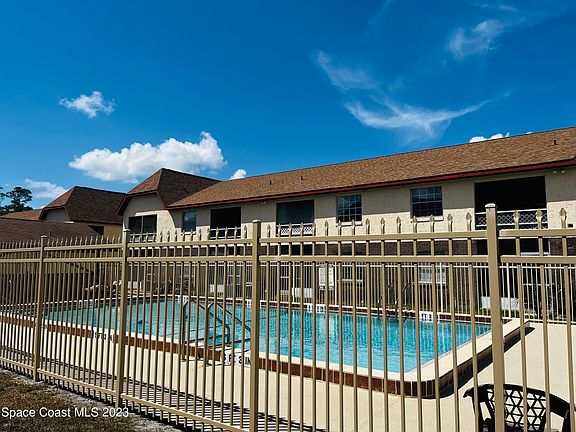 2nd image of 3138 Sir Hamilton Cir #4