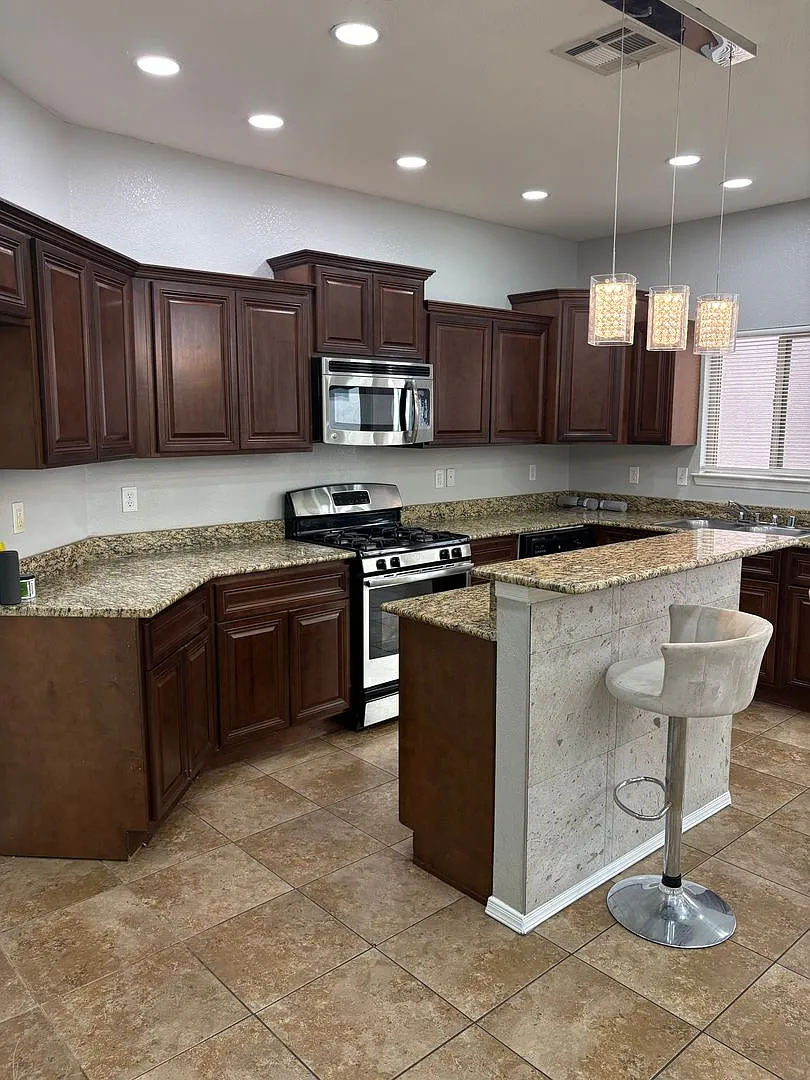 Charming home located in a gated community with access to a community pool. — Photo 4