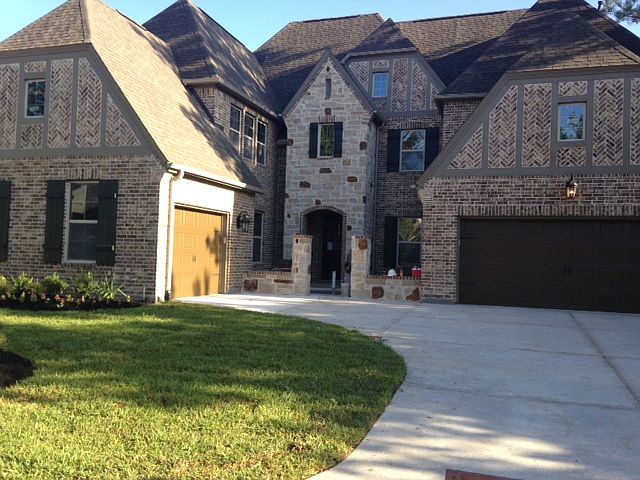 1st image of 229 S Chaparral Bend Dr