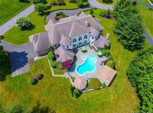 72 E Farms Rd, Middlebury, CT 06762