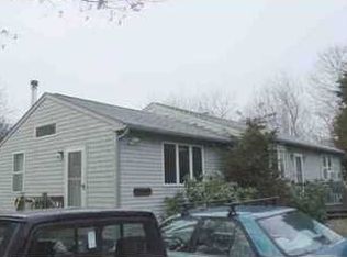 73 Auburn Rd, South Kingstown, RI 02879