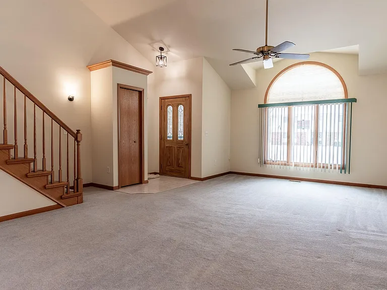 33527 Roselawn Dr — Photo 4