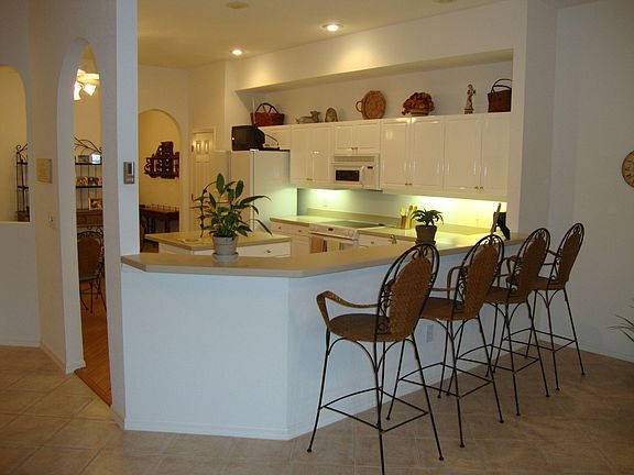 Breakfast/Snack bar at kitchen