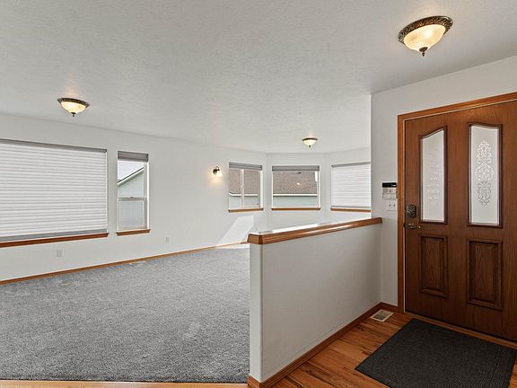 3rd image of 2615 S Sunnybrook Ln
