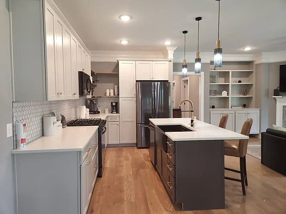 4th image of 150 Fain St