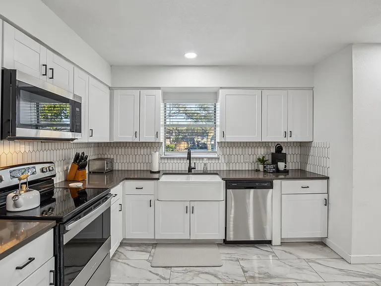 1729 14th Pl — Photo 10