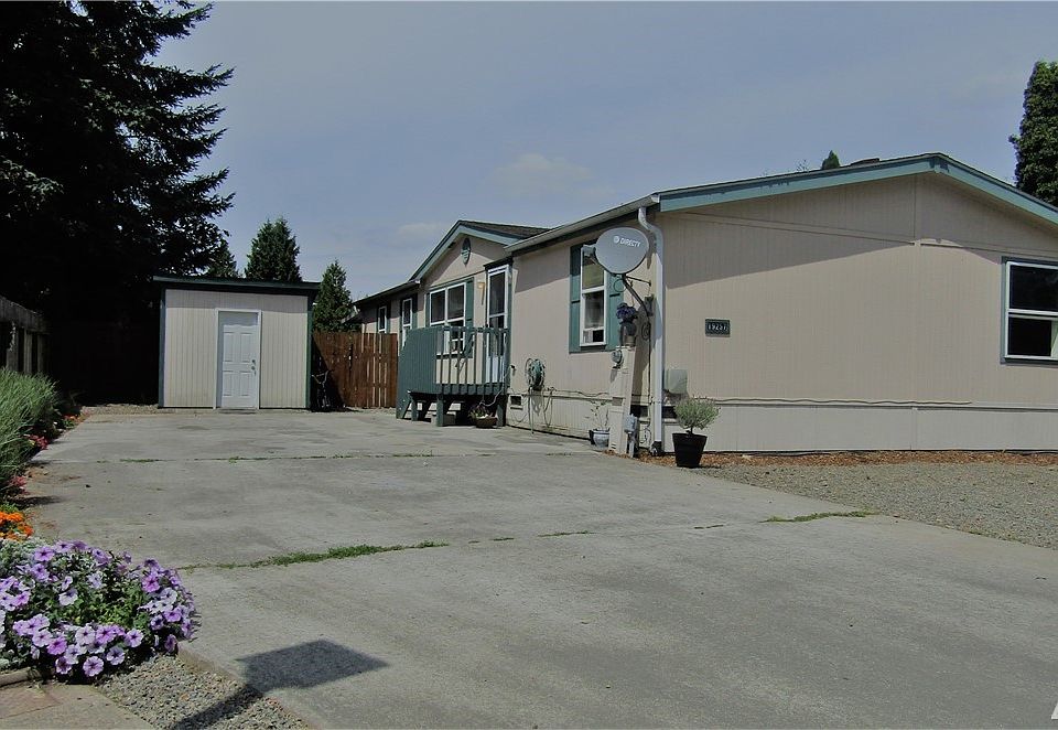 1st image of 19257 Hollyhills Dr NE