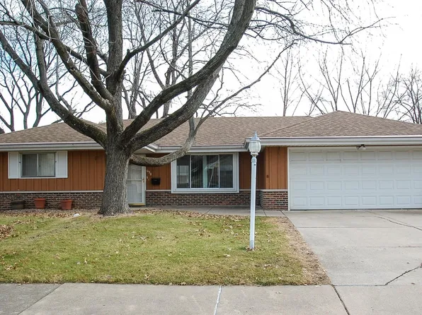 638 N Coolidge Ct, West Peoria, IL 61604