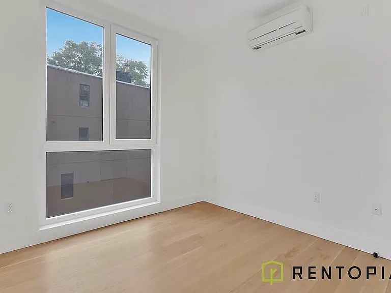 426 Tompkins Ave #4B — Photo 4
