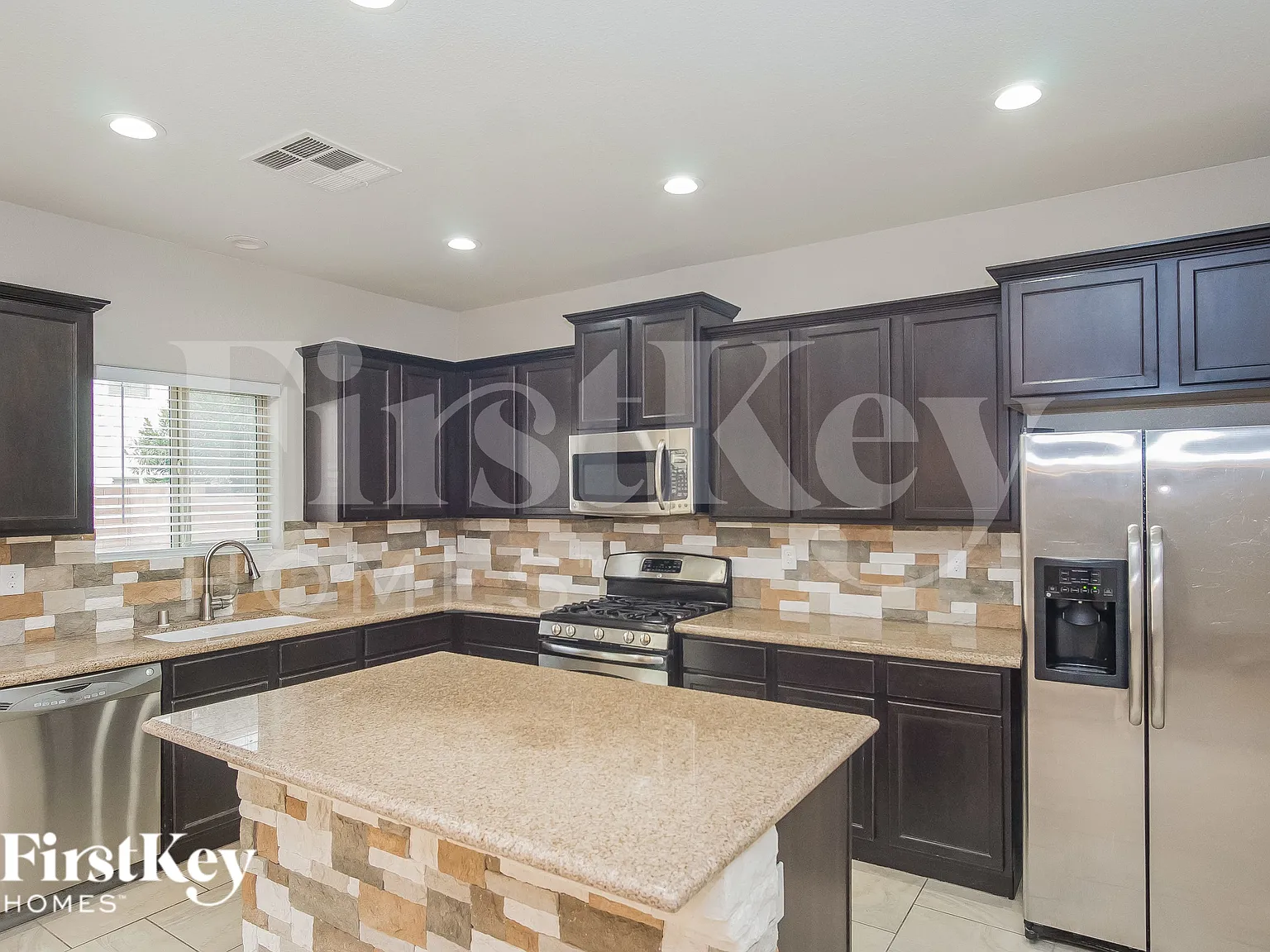 3 bed, 2.5 bath, 1979 sqft, $2,225 — Photo 4