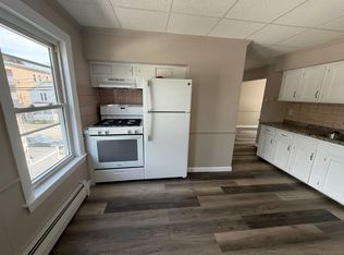 61 Kingston St FLOOR 2, Lawrence, MA 01843