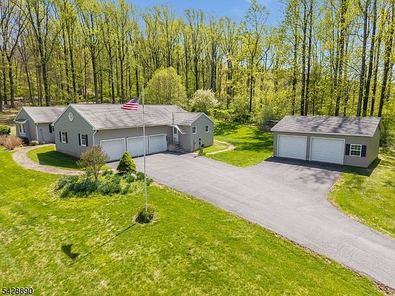 4th image of 352 Bellis Rd