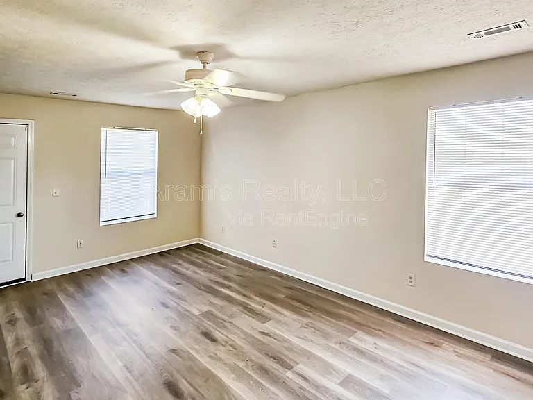 263 Marsh Glen Dr — Photo 9