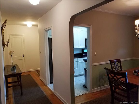 2nd image of 108 Woodside Grn APT 3A