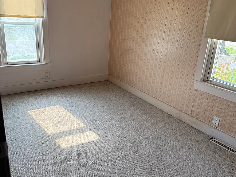 215 N Canada St — Photo 13