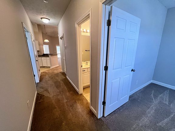 121 Ashley Park Dr 5-F Front Entryway_04212025