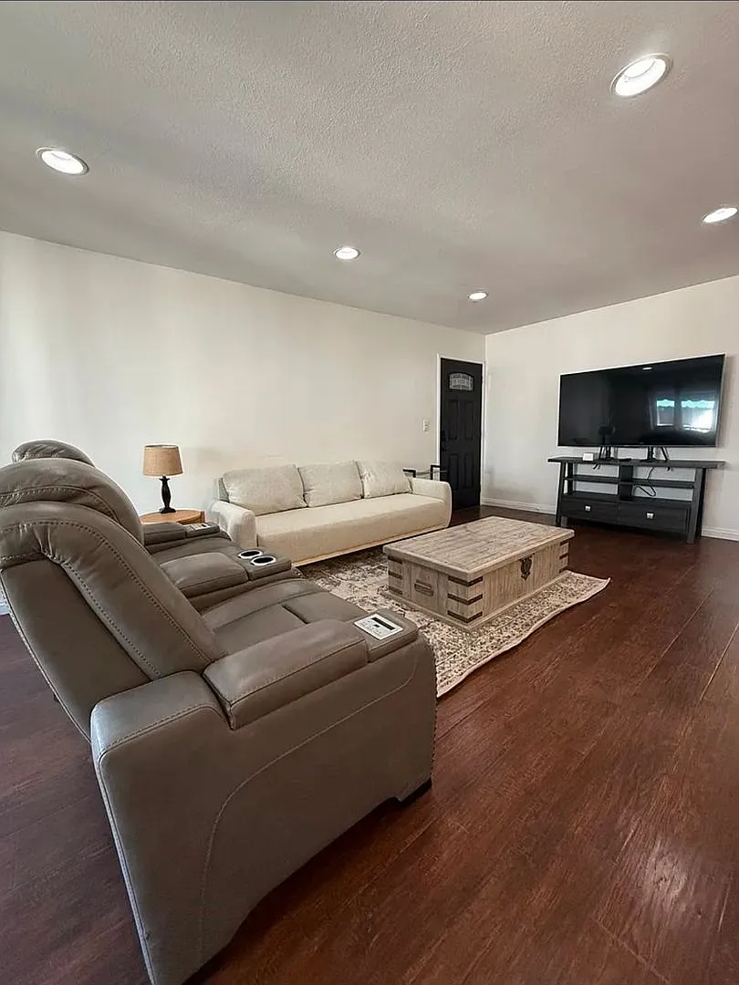 Furnished Top-Floor West LA Townhome Near Sawtelle and UCLA — Photo 2