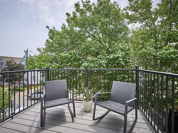 4th image of 17 Macarthur St #3