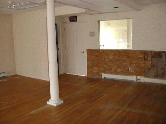 2nd image of 520 Broadway APT 1