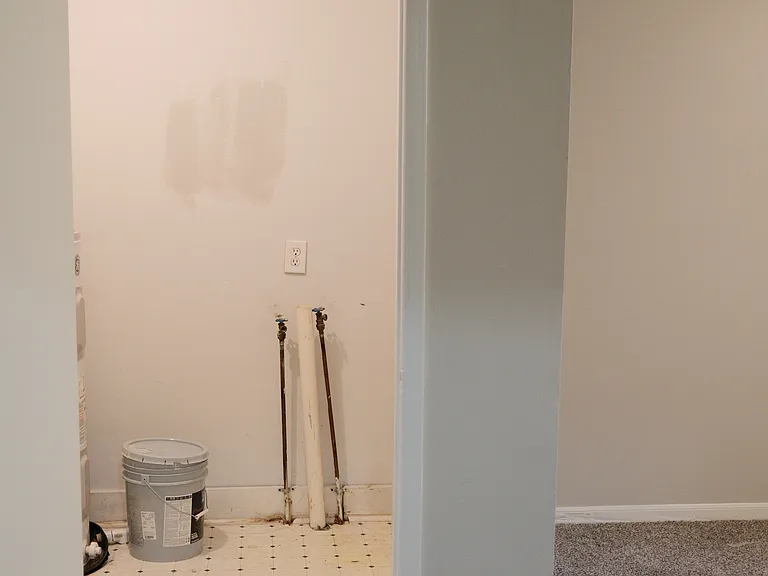Primary Bedroom - Laundry
