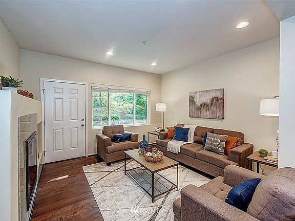 5th image of 10374 157th Pl NE APT 101