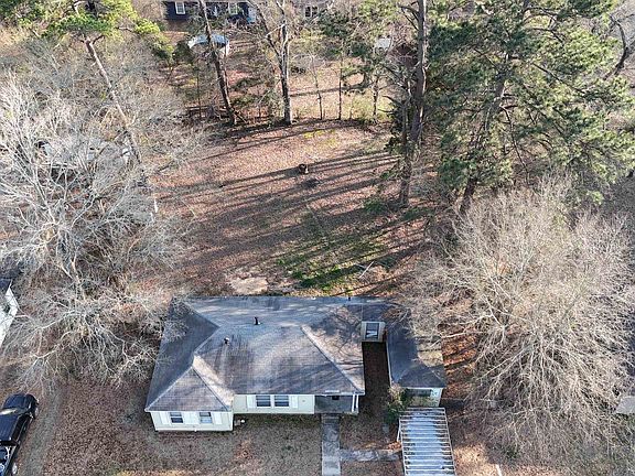 3rd image of 624 Camp St