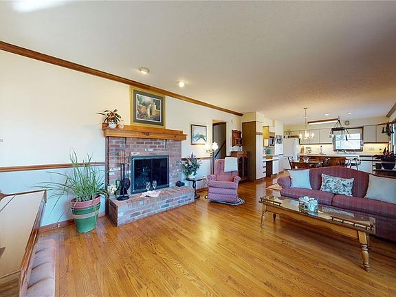4th image of 8555 Willow Ln