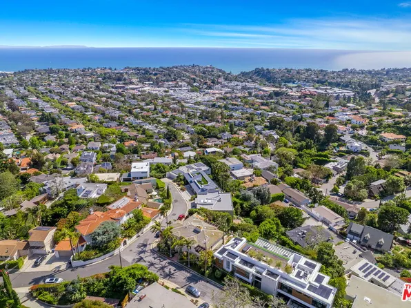 668 Palisades Dr, Pacific Palisades, CA 90272