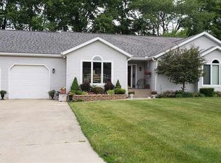 610 E Nokomis Dr, Syracuse, IN 46567
