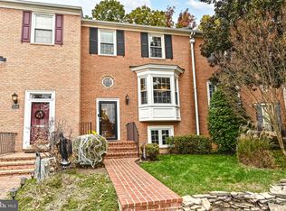 8242 Taunton Pl, Springfield, VA 22152