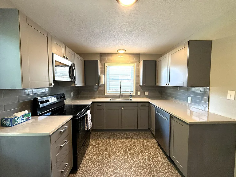 2037 S Laura Ave — Photo 7