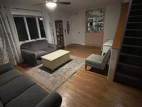 5th image of 22 Woods Ln