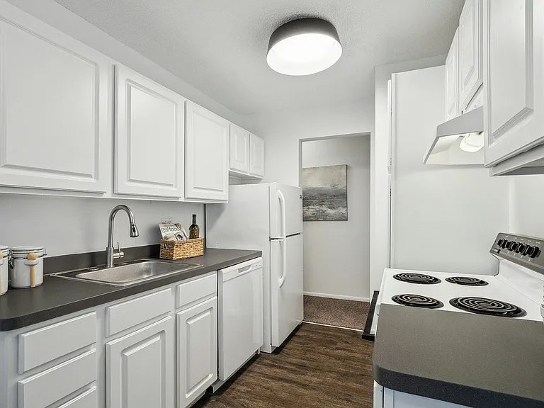 Wayzata Lake Apartments — Photo 5