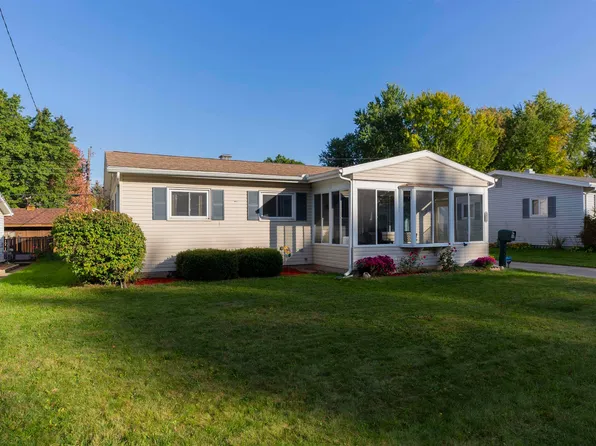 4028 Coral Dr, South Bend, IN 46614
