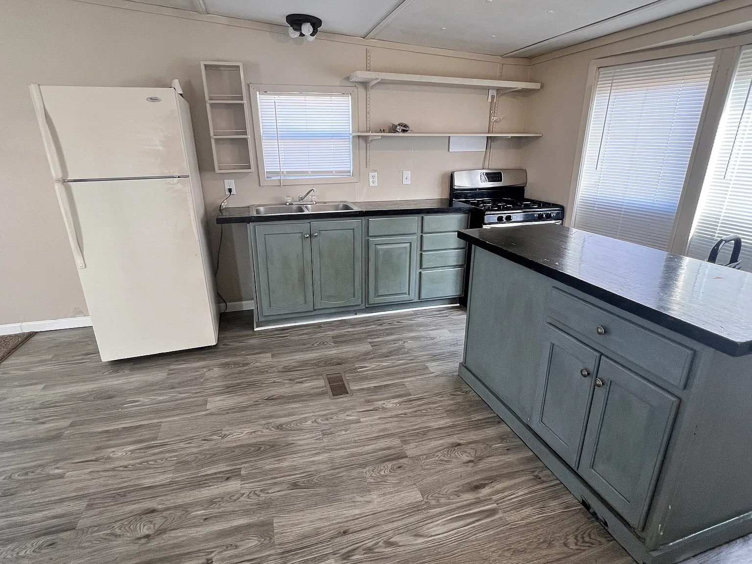 2 bed, $550 — Photo 2