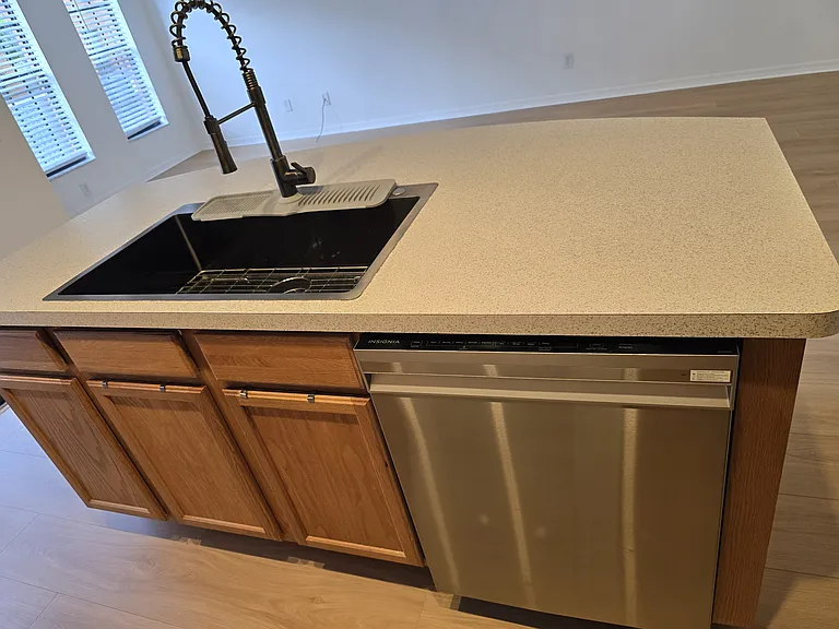1041 Blackwater Dr — Photo 5