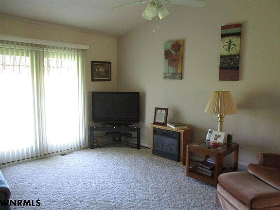 4th image of 8 Stoney Creek Dr