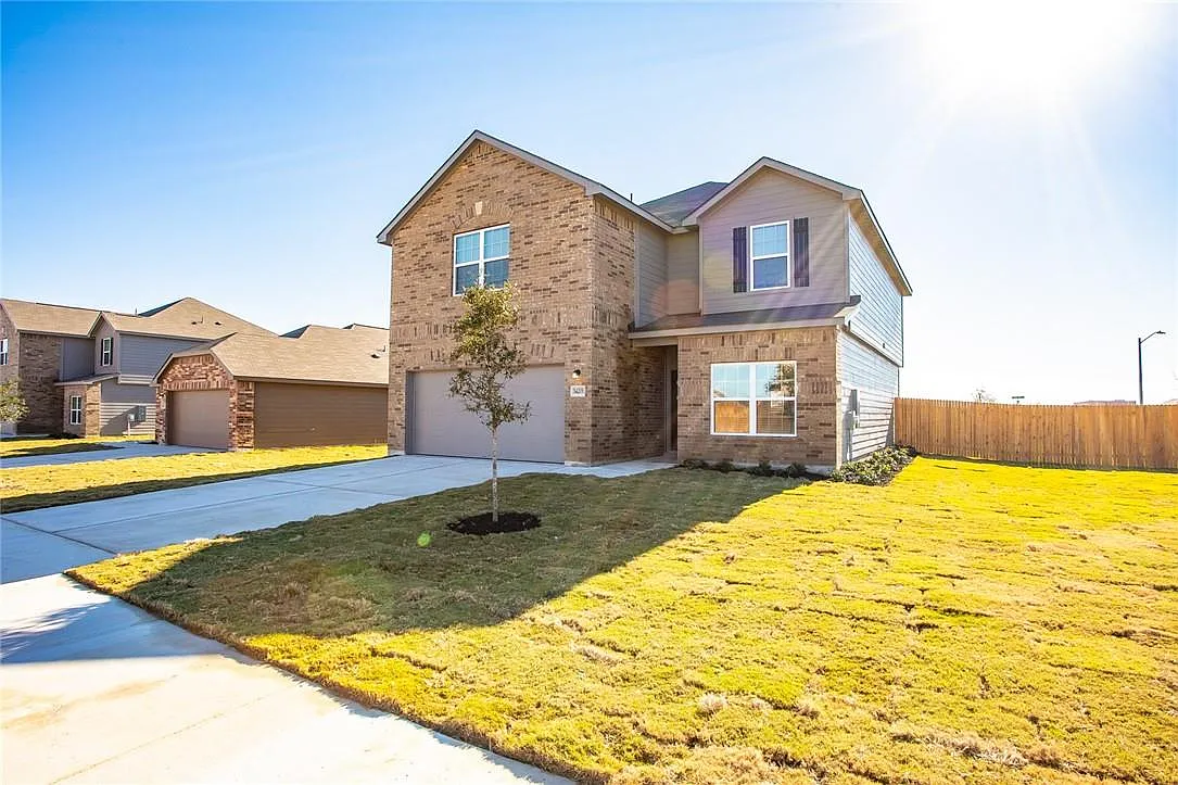 5 bed, 2.5 bath, 2542 sqft, $2,000 — Photo 3