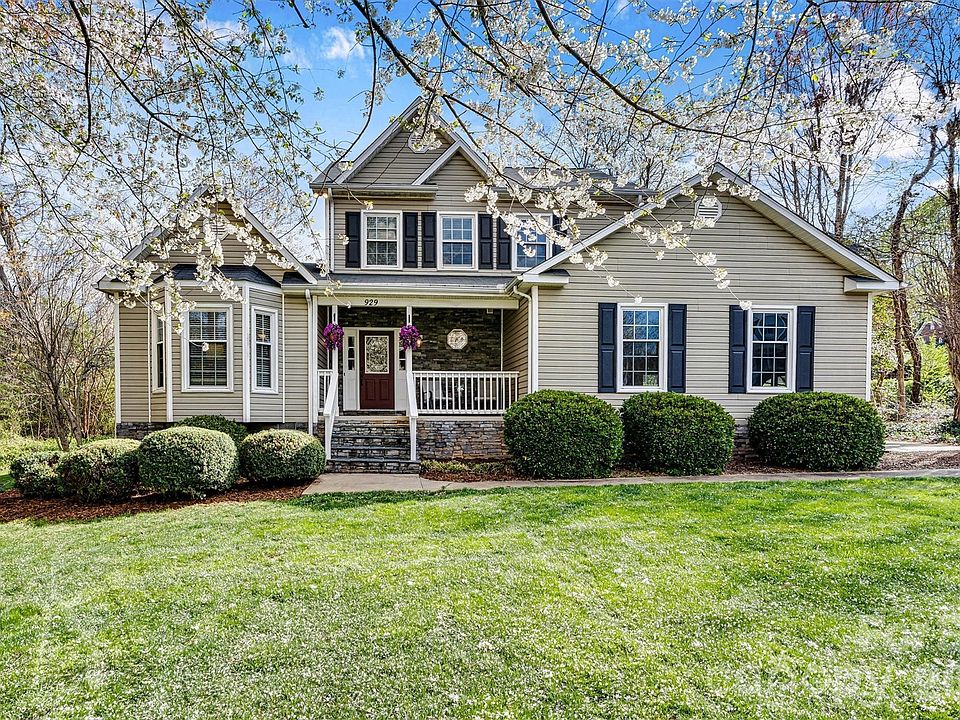 1st image of 929 43rd Avenue Ct NE