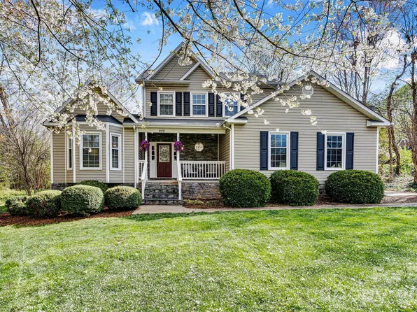 929 43rd Avenue Ct NE, Hickory, NC 28601