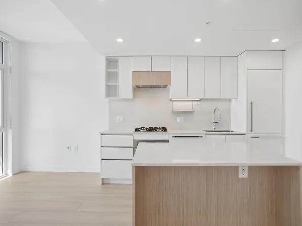 13573 98a Ave #2305, Surrey, BC V3T 1C2