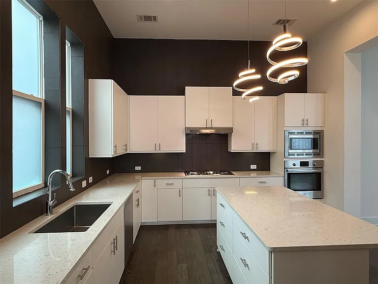 6117 Seville Dr — Photo 10