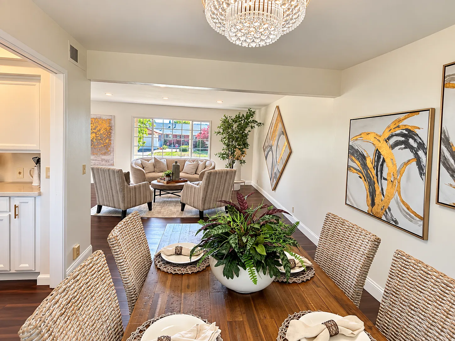 5 bed, 2.5 bath, 2247 sqft, $5,200 — Photo 3