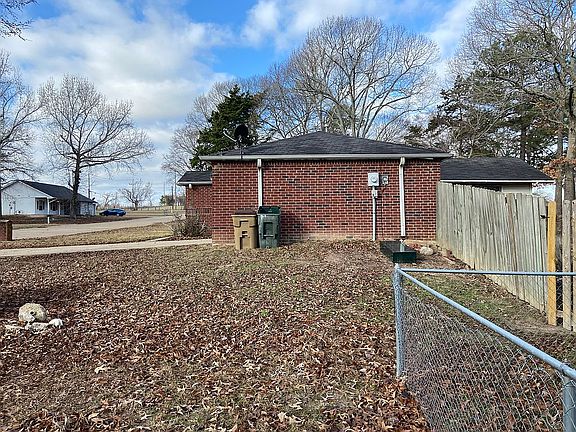 5th image of 13172 Sheila Dr