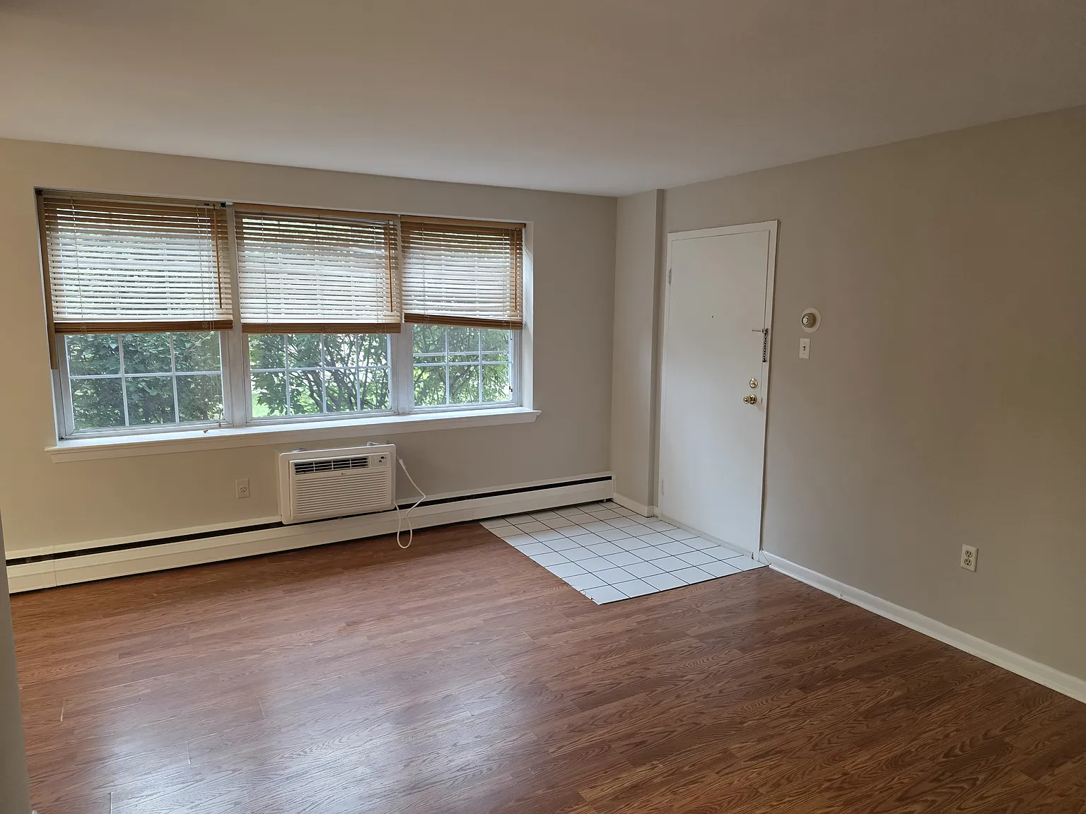 1334 Montgomery Ave — Photo 4