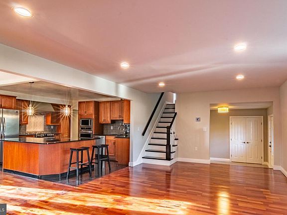 3rd image of 204 Drovers Way