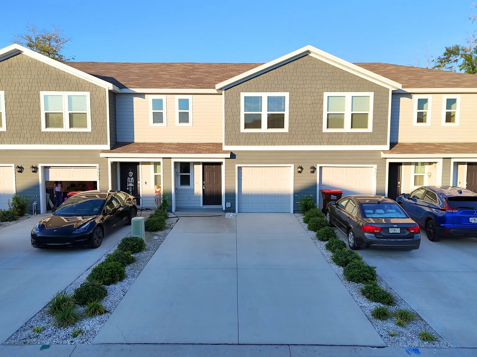 3 bed, 2.5 bath, 1505 sqft, $1,800 — Photo 1