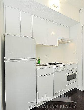 3rd image of 150 W 51st St APT 1914