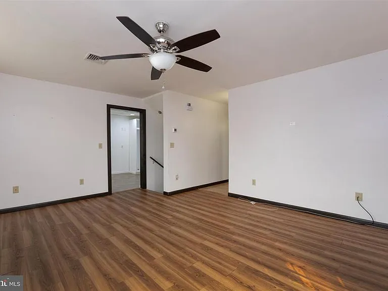 40 W Main St — Photo 14