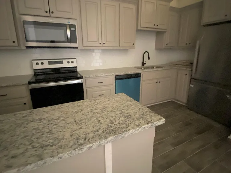 901 Broadway Blvd #106 — Photo 8